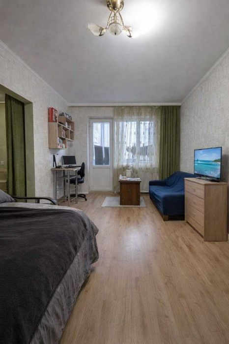 Продається 4-ох кімнатна квартира по вулиці Хоткевича