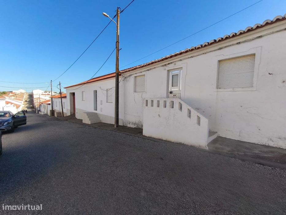 Moradia térrea de 5 assoalhadas na Povoa de Sao Miguel