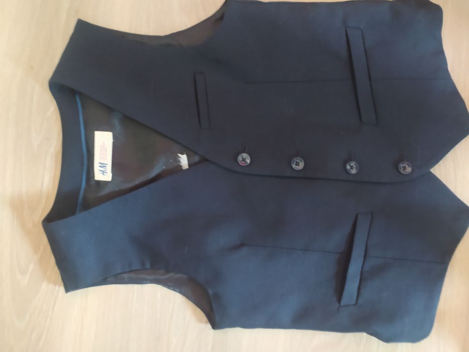 Kamizelka dla chłopca od garnituru H&m, 134cm.
