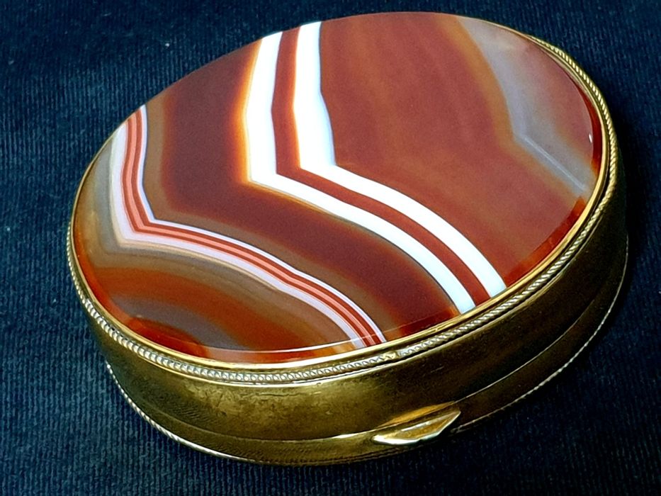 Maravilhosa antiga caixa de rapé francesa com pedra Ágata