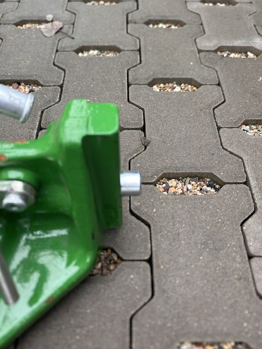 Zaczep kulowy K80 John Deere Nowy orginał S=4000kg  szer- 39cm