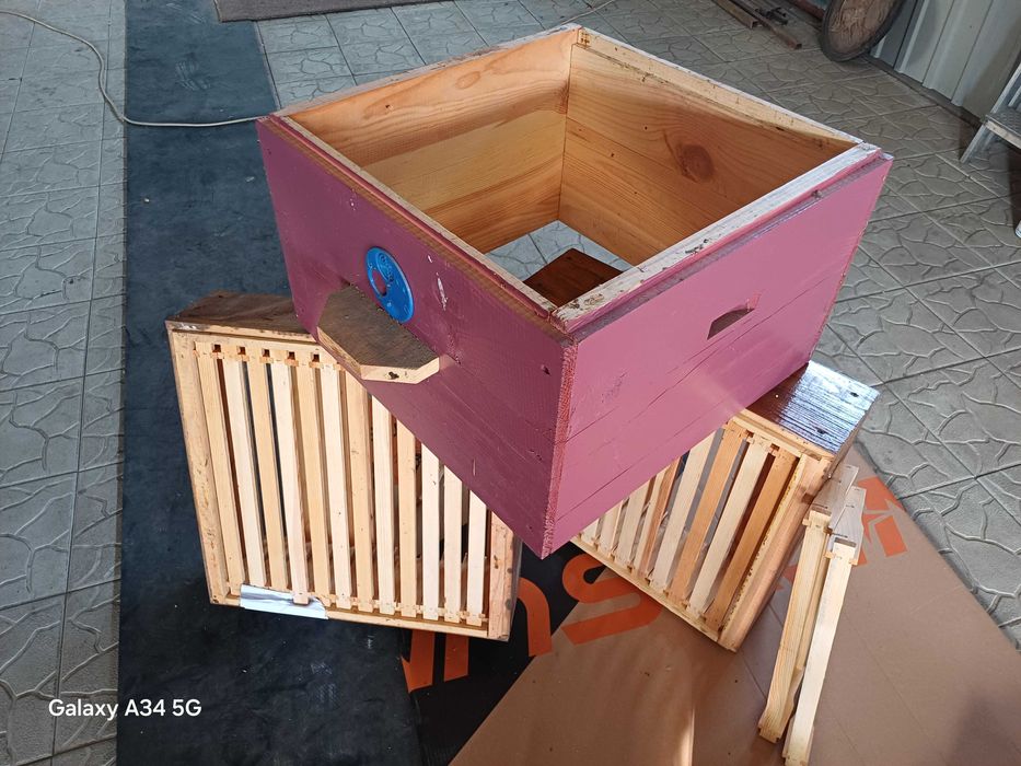 Продам вулики Дадан на 12 рамок у відмінному стані, нові та б/в рамки, нові нуклеуси