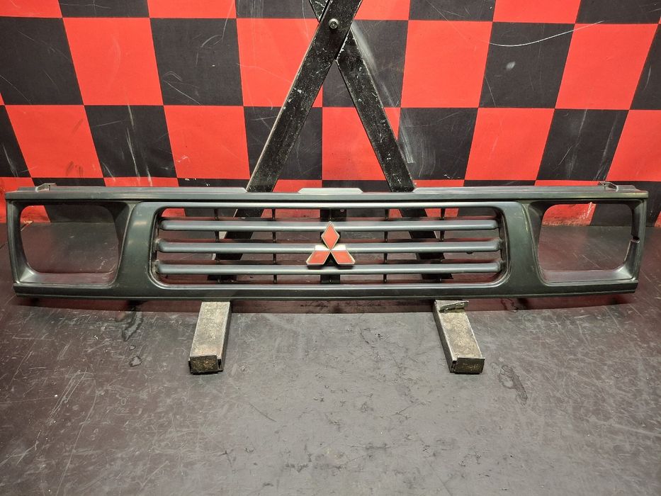 Grelha frente MITSUBISHI L 200 Pick Up (K0_T, K1_T, K2_T, K3_T)