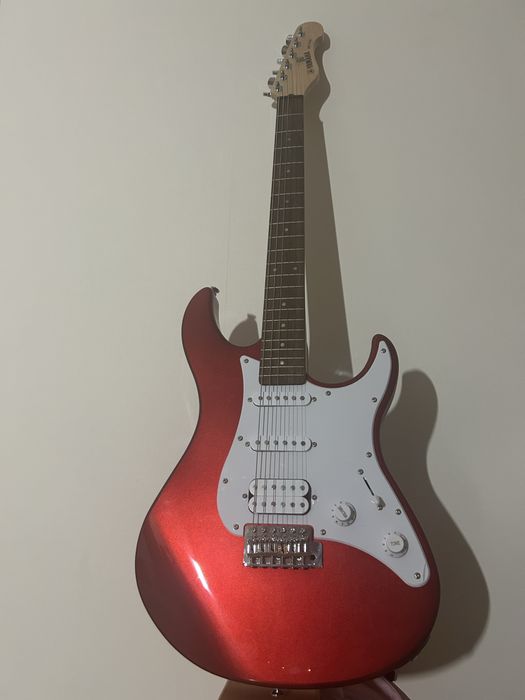 Електрогітара Yamaha + комбік + аксесуари (повний сет)