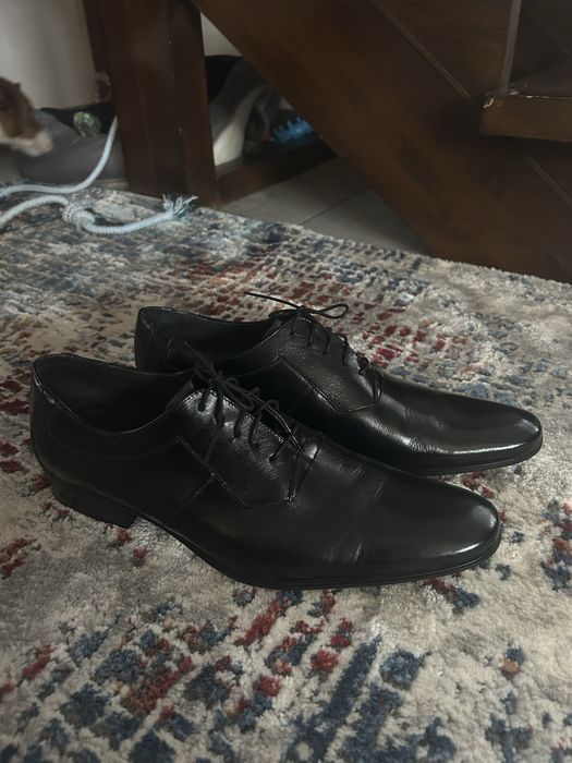 męskie skurzane pantofle lakierowane