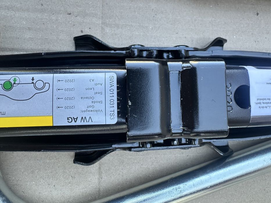 Домкрат vw golf 8,skoda octavia a8