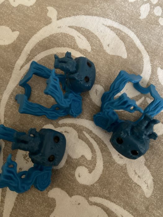 Игрушки с киндера Очень странные дела