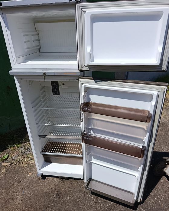 Продам рабочий холодильник