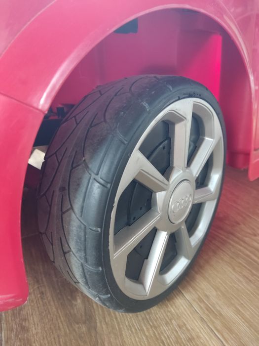 Продам дитячий єлектромобіль ауді тт