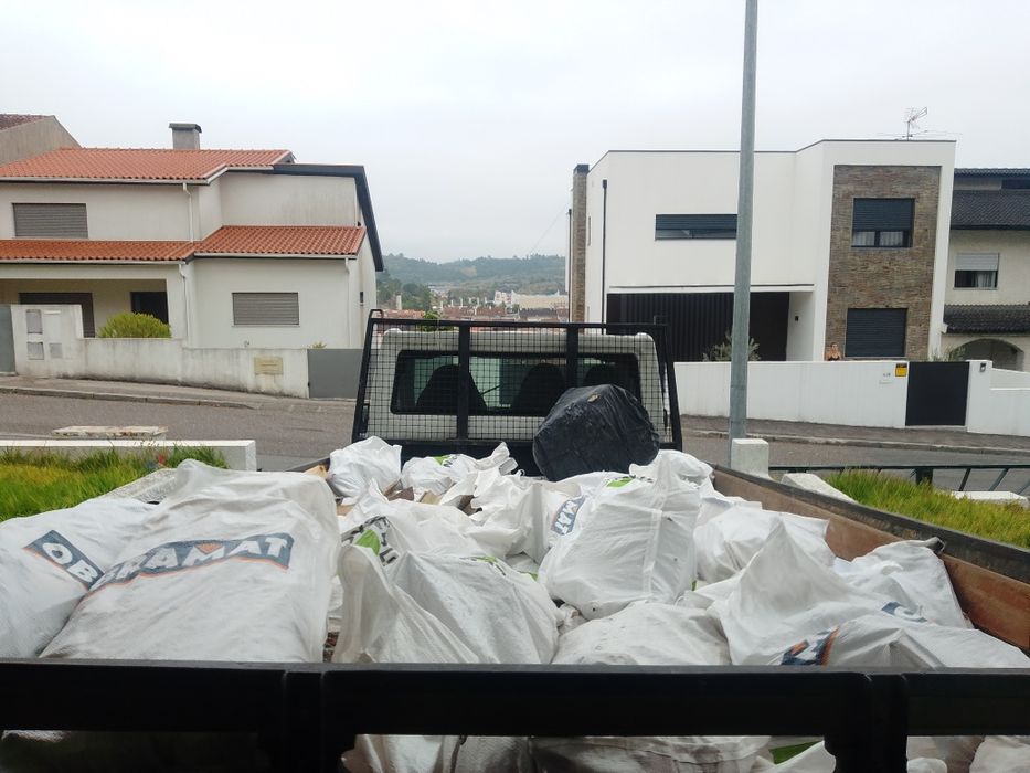 Faço limpeza de entulho e todos tipos de lixos