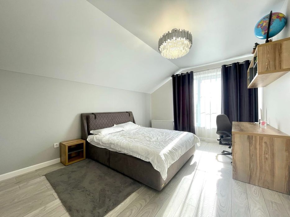 Продам будинок неподалік міського озера!