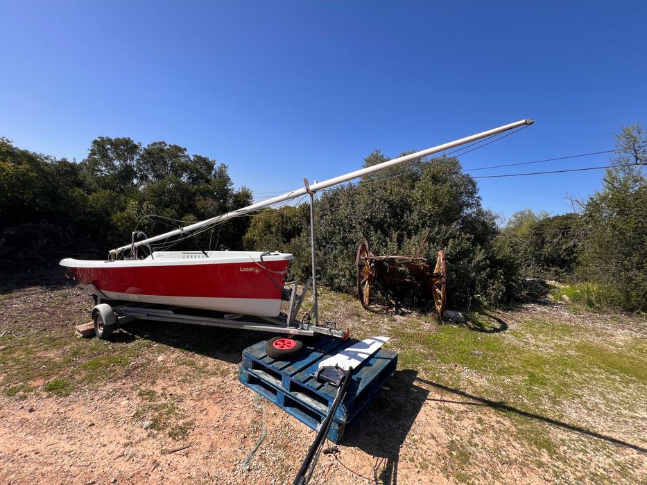 Laser Stratos 2000 Keel