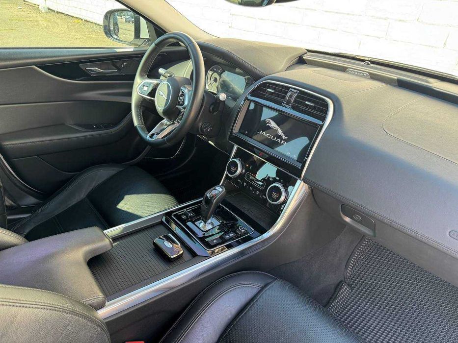 Jaguar XE 2020 р