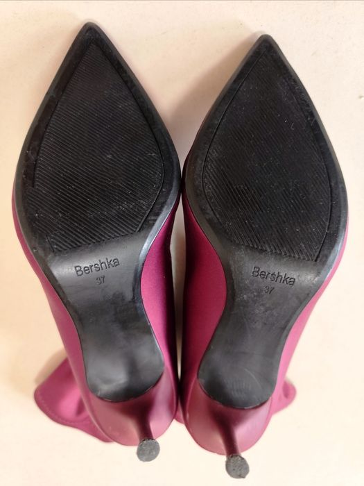 Botins de salto alto - Bershka (Novos - Tam. 37)