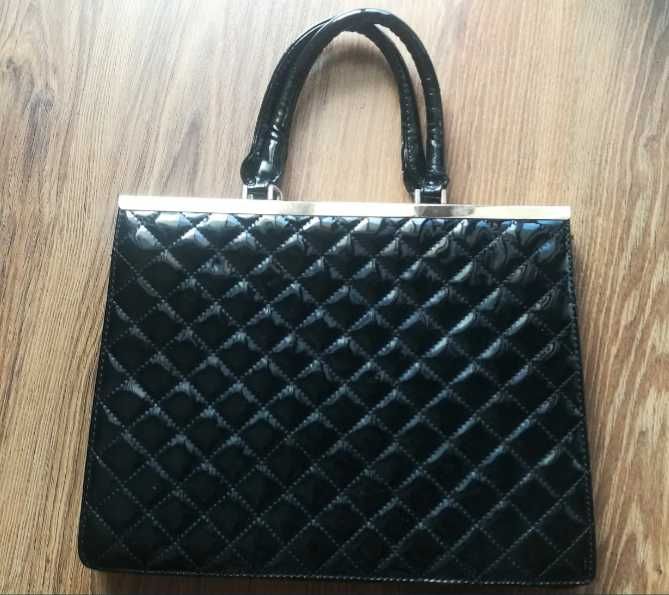 Torebka damska czarna lakierowana pikowana