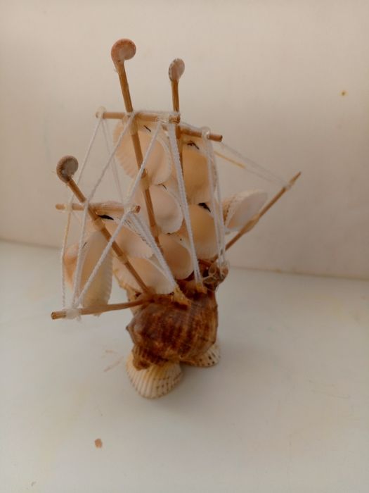 Корабль из ракушек для аквариума