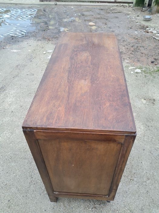 Comoda antiga em madeira com quatro gavetas