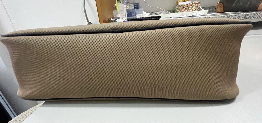 Mala Lacoste beige com preto