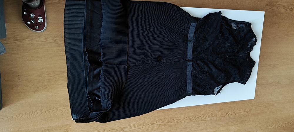 Piękna koronkowa sukienka Lili Mcbee rozmiar L