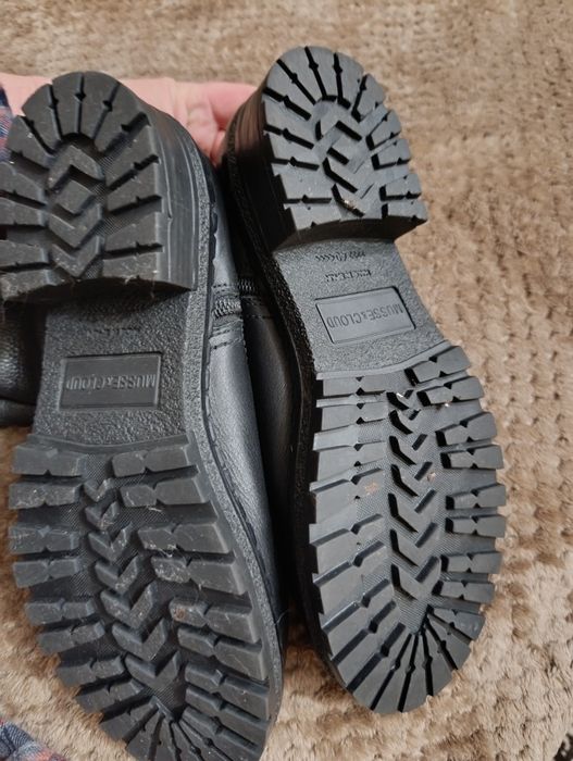 Сапоги жіночи шкіряні  39 р