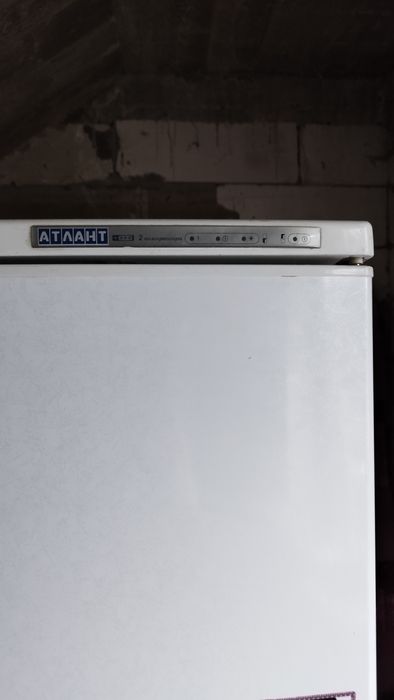 Продати холодильник