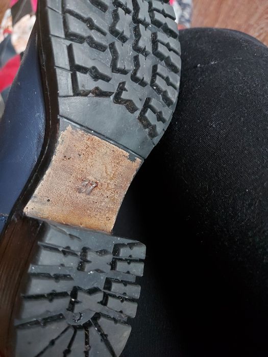 Продам сапоги.Размер 37.