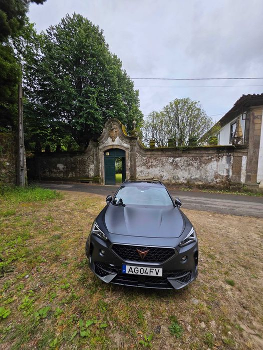 Cupra Formentor VZ 2.0 TSI 310cv DSG 4Drive – Cinzento Matte