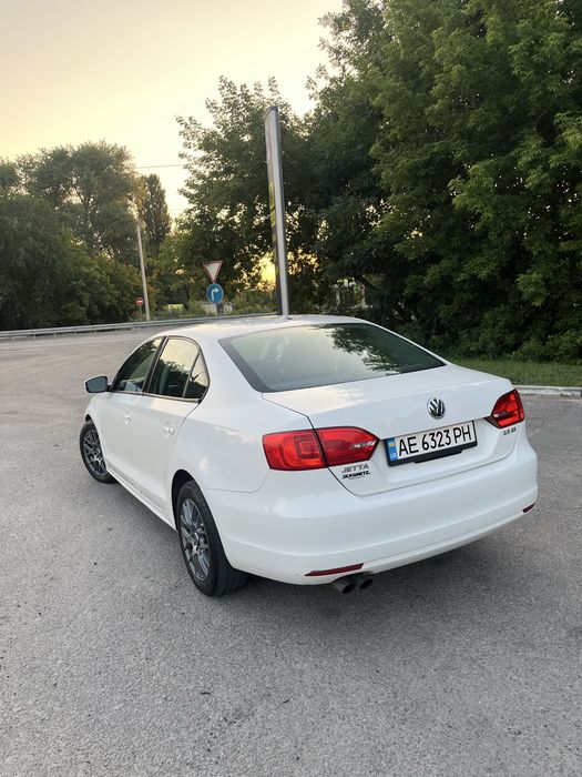 VW  Volkswagen Jetta 2.5 SE 2011
