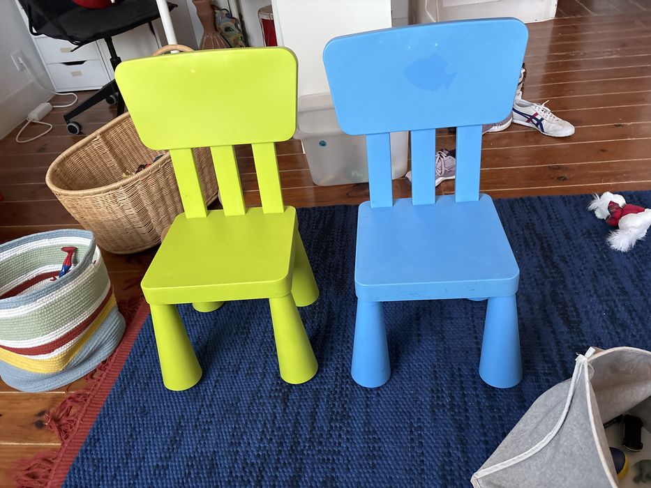 2 cadeiras crianca plastico (ikea)