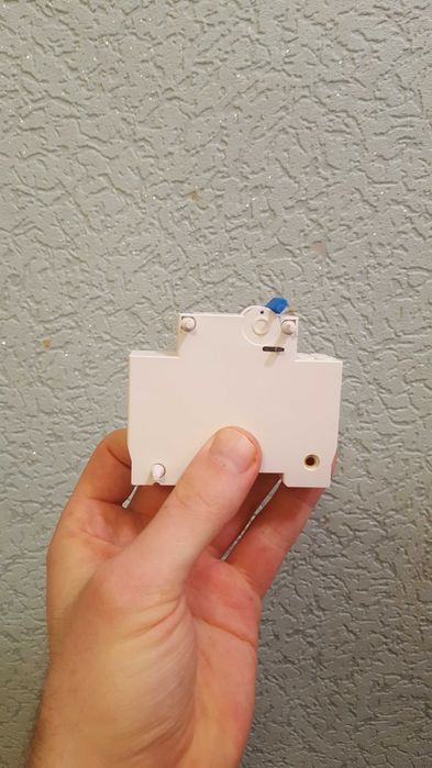 Шунт релиз (позволяет отключать защитные автоматы по внешнему сигналу)