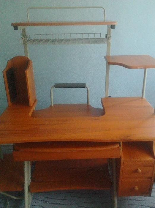 Стіл комп'ютерний