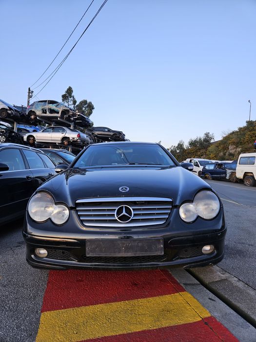 Mercedes-Benz Sport Coupé C220 CDi de 2002 para peças