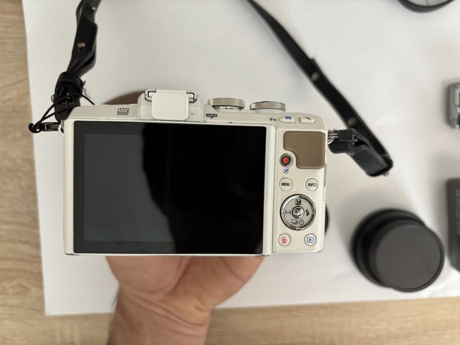 Olympus PEN E-PL7 z dodatkami