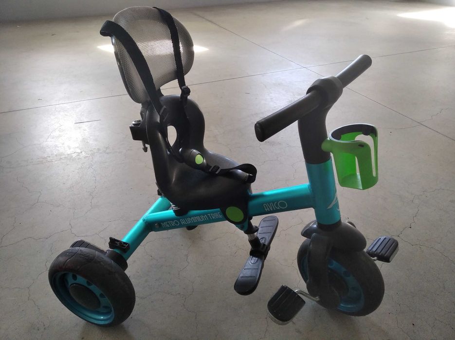 Triciclo Avigo azul em alumínio