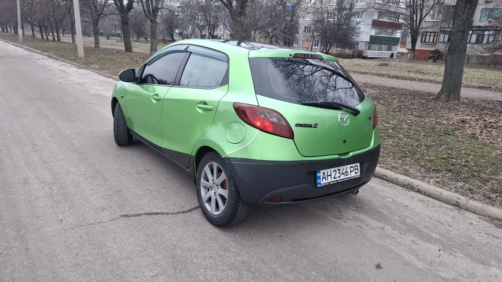 Продам машину Mazda 2