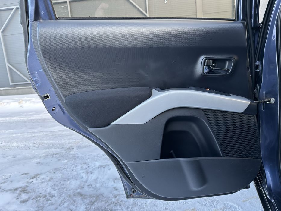 Mitsubishi Outlander XL 2008. Газ/Бензин 2.4