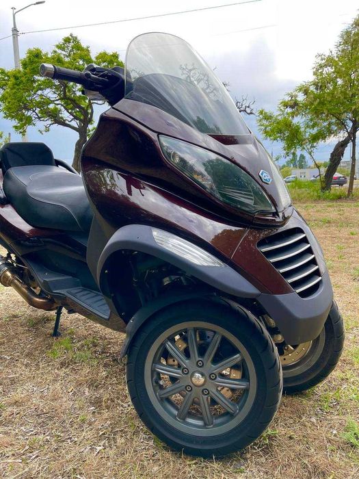 Трицикл PIAGGIO MP3 250RL