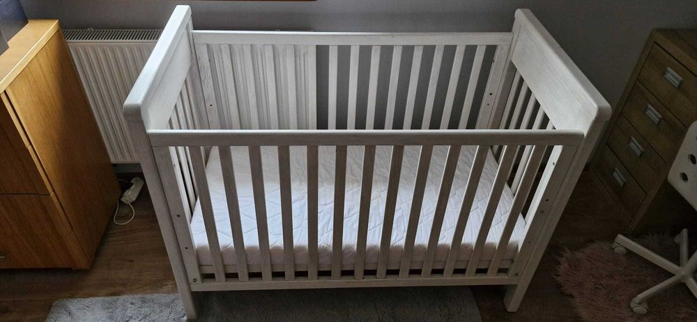 Dębowe łóżeczko dziecięce