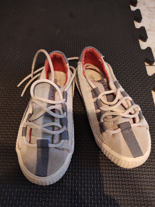 Buty chłopięce Zara beżowo szare rozmiar 23