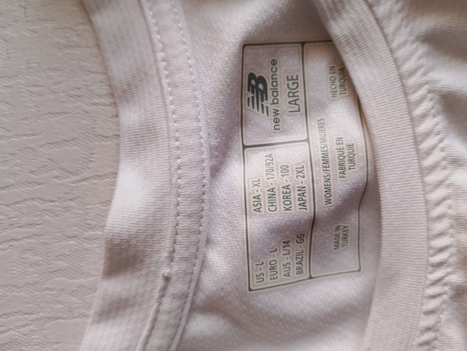 Koszulka biała new balance damskie długość 64 szerokość 102