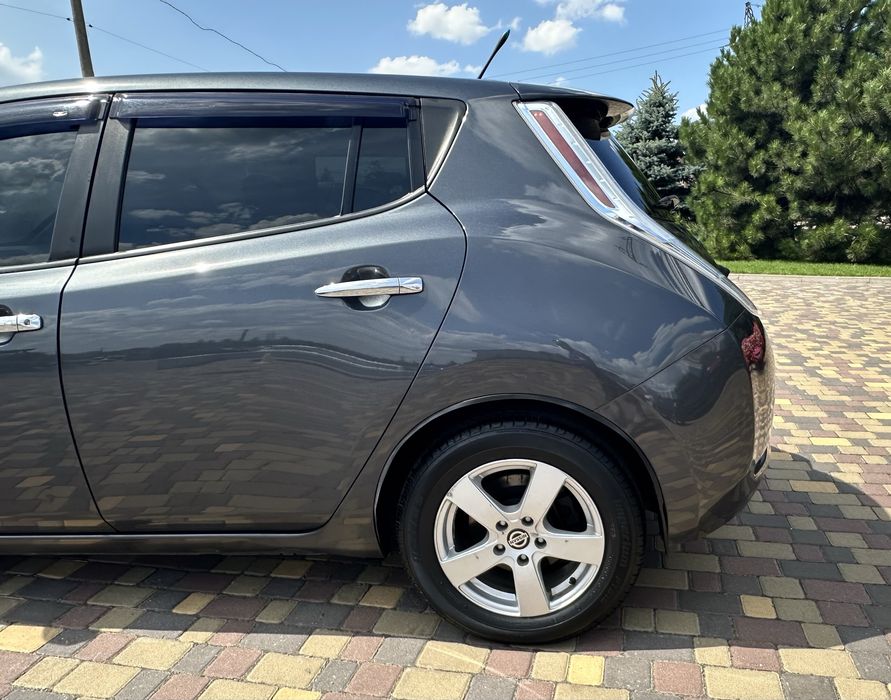 Nissan Leaf продається електромобіль Нісан Ліф в дуже хорошому стані, чистий , доглянутий , без технічних вкладень