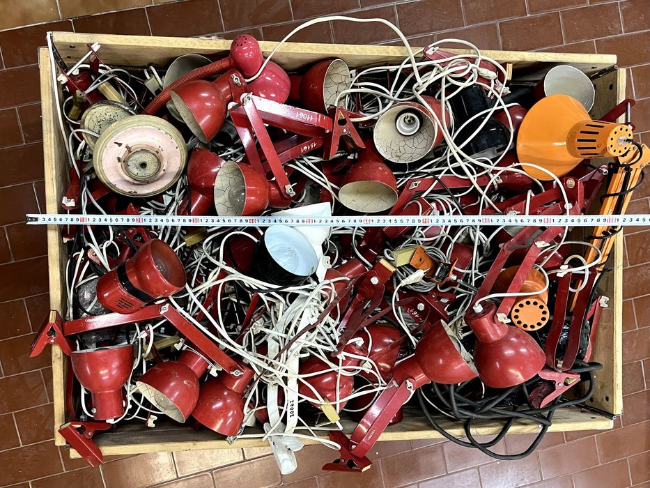 conjunto de mais de 70 candeeiros