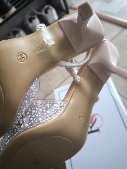 Piękne buty na lekkim obcasie Shein 38