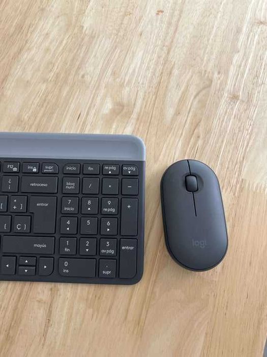Teclado + Rato Wireless Logitech MK470 Slim Combo