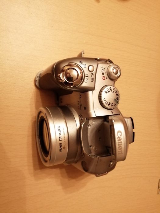 Продаю фотоаппарат Canon на запчасти