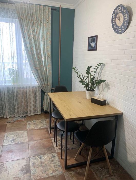 Продам 3 кімнатної квартири Відродження.