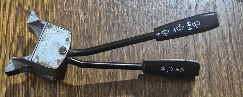 Przełącznik Manetka Świateł Wycieraczek FORD FIESTA MK1 (77-83r.)