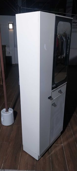 Armario branco em ferro lacado