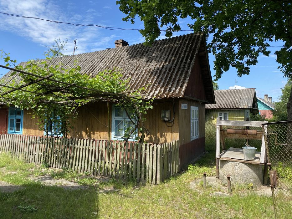 Будинок біля лісу