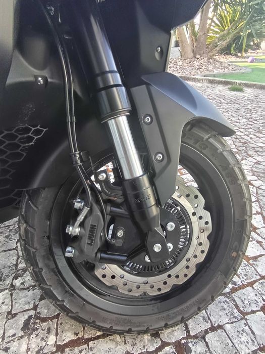 Maxi Scooter Keeway 300 XDV (Nova) com Top Case SHAD